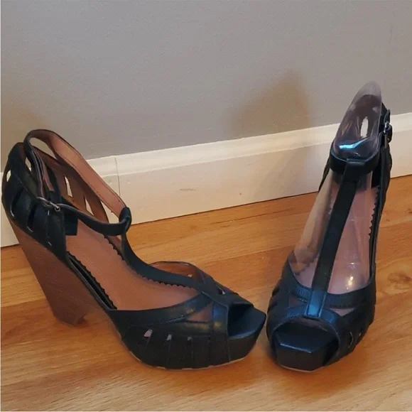 Lucky Brand “Randy” Black Strappy Heels - Picture 2 of 12